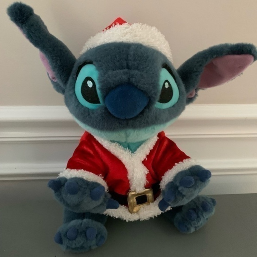 Disney Store exclusive stitch Santa helper plush toy